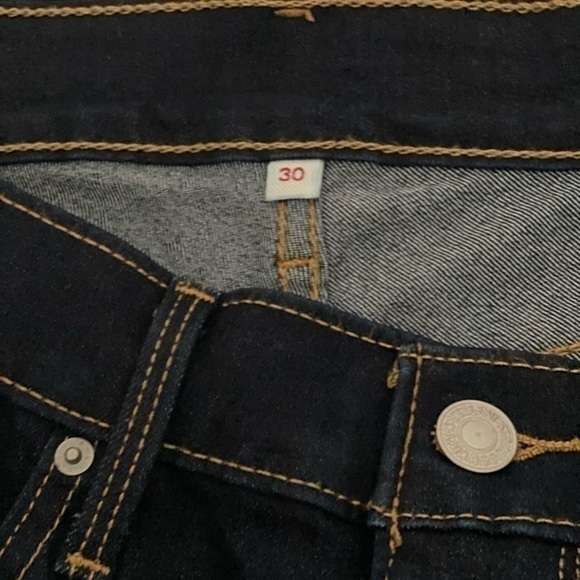 Levi Denim Shorts size 30 - Picture 5 of 9